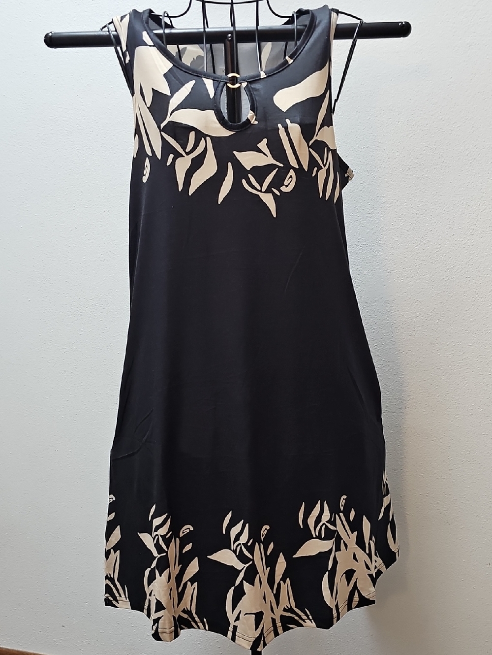 Sleeveless Black & Cream Floral Shift Dress